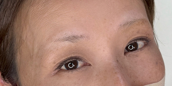 眉アートメイク（ゆるアーチ眉／パウダー）【40代・女性】ビフォー